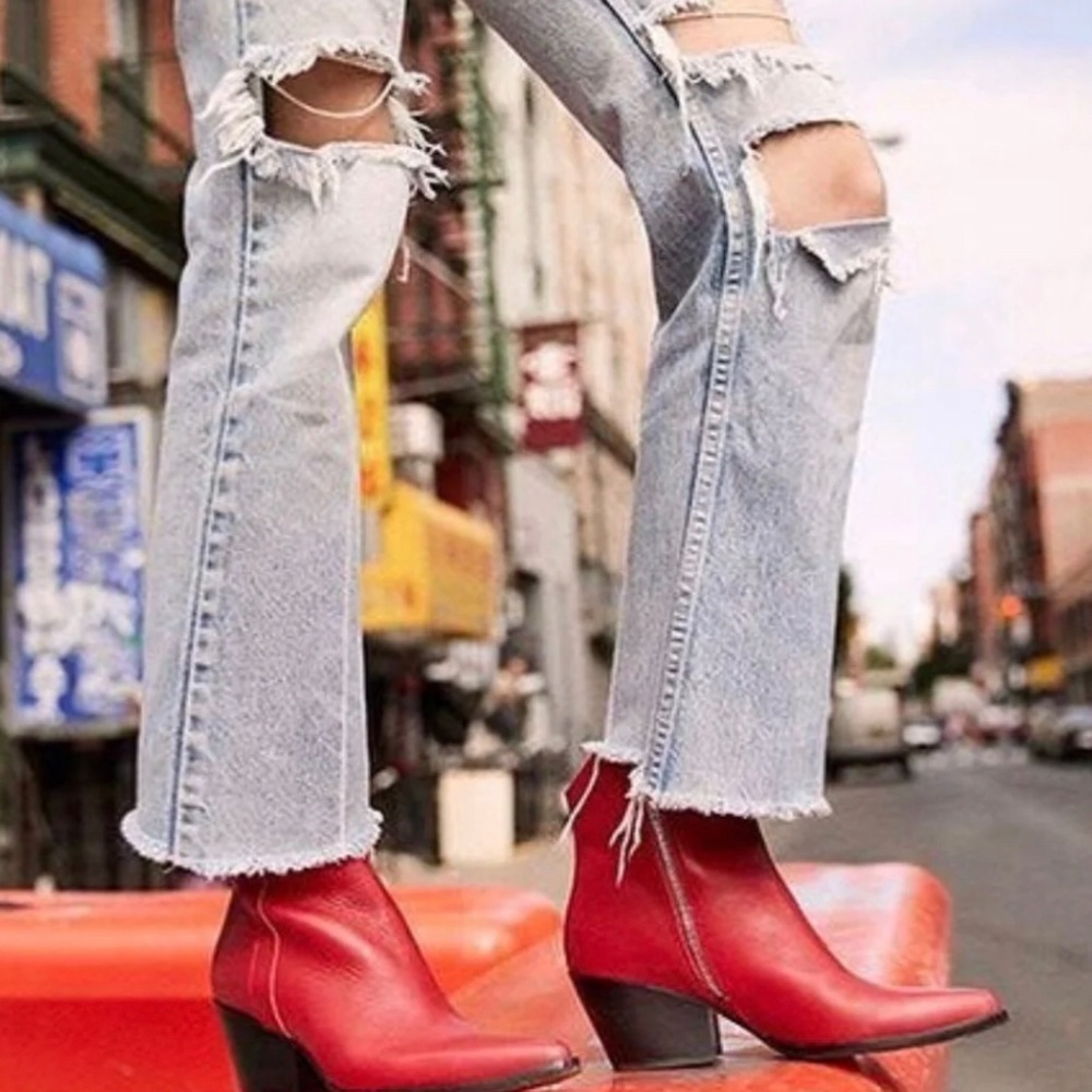 ISO: dolce vita Serra in size 8 or 9.